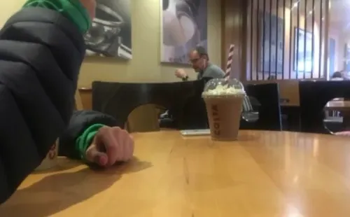 Además, Bielsa gusta de ir a trabajar al Costa Café de Wetherby