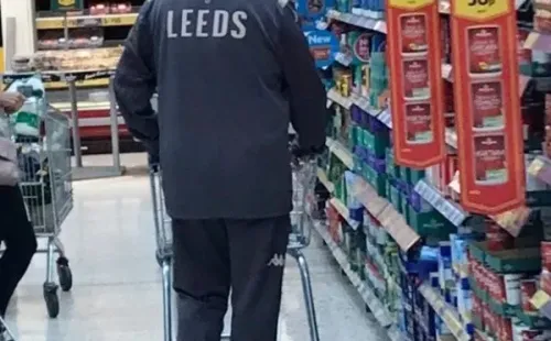 Bielsa se ha visto comprando en el supermercado del barrio donde vive