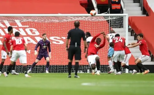 La atajada de Pogba que es cuestionada irónicamente por los hinchas. (FOTO: Getty)