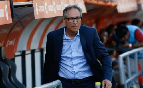 El técnico argentino llegó esta temporada al fútbol chileno y tiene a la UC como exclusivo líder en el Campeonato Nacional. (FOTO: Agencia Uno)