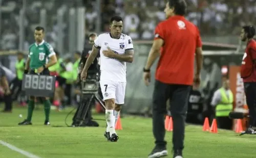 Paredes salió lesionado en el duelo ante Palestino. (FOTO: Agencia Uno)