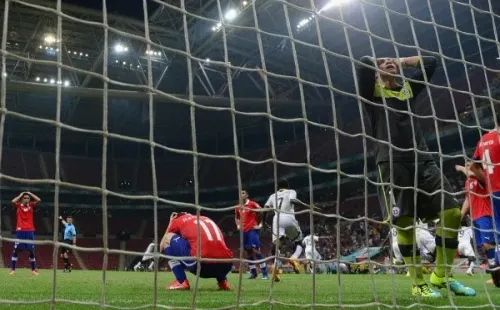 Ante Ghana la Roja estuvo a nada de clasificar a la semifinal, pero perdió un partido increíble en los últimos minutos. (Foto: Getty)