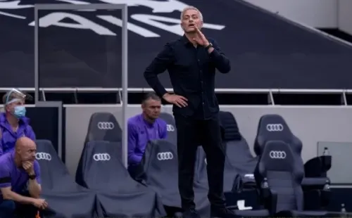 José Mourinho podría invertir una irregular premier si este domingo confirma su paso a la Europa League. (Foto: Getty)