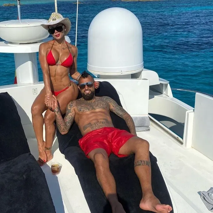 El relajo de Arturo Vidal en Ibiza quedó grabado en las imágenes de su cuenta de Instagram
