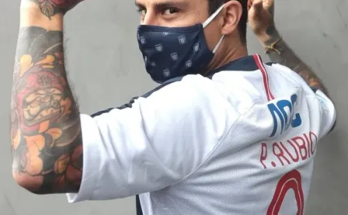 Patricio Rubio ya luce la camiseta de Alianza Lima, donde utilizará el número 9. Foto: Twitter