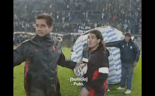 La clásica de lanzar un par de golpes y retirarse, interpretada por Ariel El Burrito Ortega en Netflix