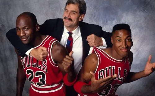 El afamado Phil Jackson junto a Michael Jordan y Scottie Pippen (Getty Images)