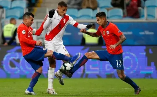 Tanto Gary como Erick son números fijos en la Roja como en Italia. Claro que por la dosificación de sus equipos, está en suspenso si ambos se encontrarán en la cancha. (Foto: Getty)