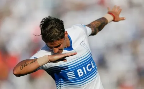 El delantero argentino llegó a préstamo por una temporada a la UC. Actualmente, es uno de los goleadores del certamen nacional con cinco tantos. (FOTO: Agencia Uno)