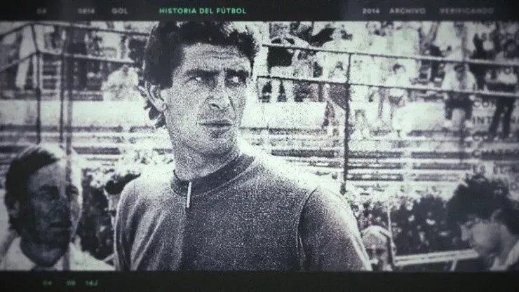 Manuel Pellegrini fue técnico de la Universidad de Chile tras la renuncia de Alberto Quintano, una vez consumada la eliminación de los azules en la Copa Chile de 1988. Si bien, la U no comenzó mal, fue enredando puntos con el paso de los meses que desencadenaron el descenso el 15 de enero de 1989 ante Cobresal.