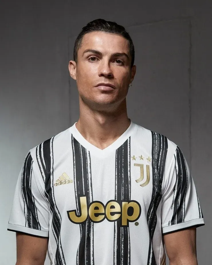 Juventus puso a Cristiano Ronaldo en la primera fila de la presentación de la camiseta para la próxima temporada (Juventus)