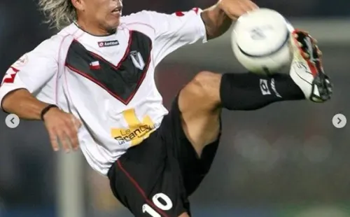 Esteban Paredes y su cola