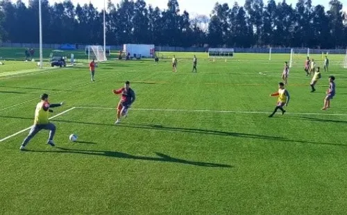Curicó Unido suspenderá sus entrenamientos y volverá a trabajar desde casa tras descubrirse un caso de coronavirus en el plantel. Foto: Twitter