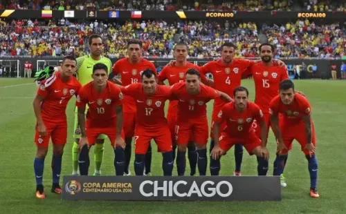 La Roja enfrentaba un duelo vital con varios nombres nuevos en el equipo y que aumentarían con la lesión del Tucu en el primer tiempo. (Foto: Getty)