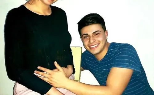 Ingrid Aceitón junto a su pareja, en la foto con que dio a conocer que está embarazada.