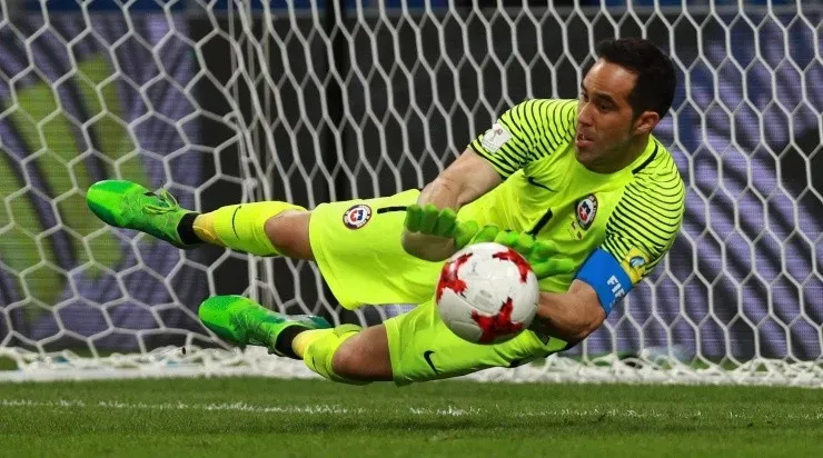 Claudio Bravo dejó en cero a la selección de Portugal en la definición por penales de semifinales de Copa Confederaciones (Agencia Uno)