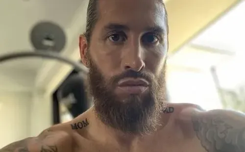 El defensor del Real Madrid grabó en su piel la frase del poeta chileno en su pecho, cerca del nombre de su recién nacido hijo.