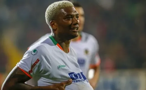 El delantero chileno es sondeado por los clubes más importantes de Turquía. (FOTO: Getty)