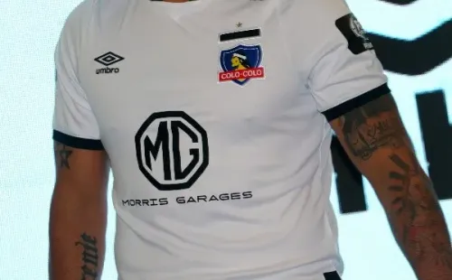Umbro estaba fuera de Colo Colo y el Cacique buscaba nueva marca que lo vistiera, pero todo dio un giro en las últimas horas y el acuerdo se puede salvar desde Inglaterra.