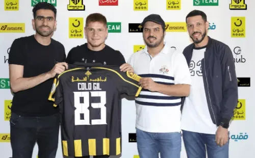 El Colorado Gil en su presentación (Al-Ittihad)