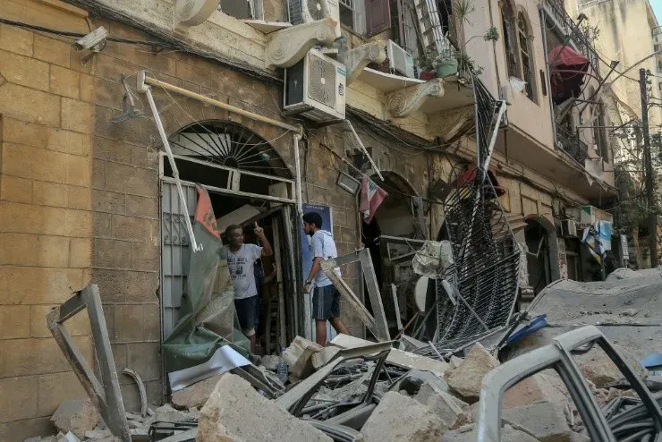 Los propios cuidadanos de Beirut, Líbano, intentan ayudar en las labores de rescate de víctimas de la explosión.Foto: Getty Images.