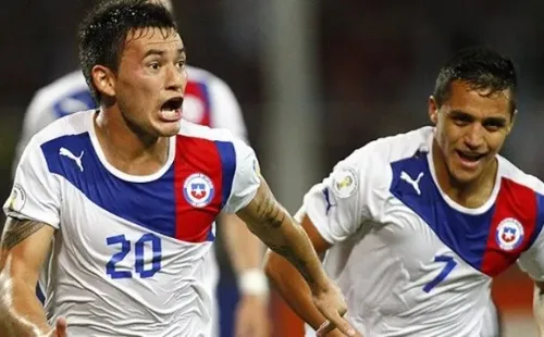 Charles Aránguiz y Alexis Sánchez en la Roja.