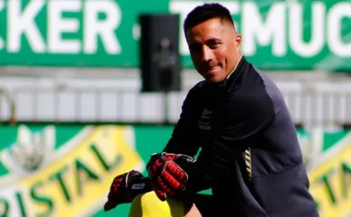 Miguel Pinto quiere aportar su experiencia en Colo Colo y espera sumar minutos en el segundo semestre (Agencia Uno)