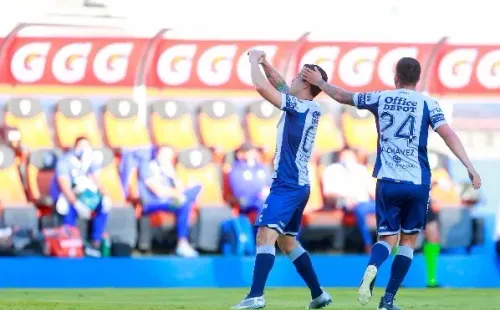 Víctor Dávila celebra su golazo.