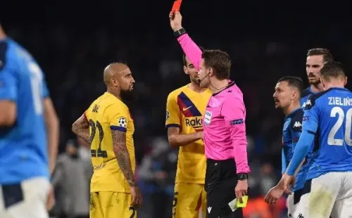 Arturo Vidal será la gran baja del Barcelona en esta revancha de octavos de final. El King fue expulsado en la ida y deberá esperar que sus compañeros pasen sin él para seguir con su sueño de ganar la Champions. (Foto: Getty)