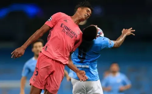 Varane fue el villano, porque tuvo dos errores defensivos que sentenciaron la derrota por 2-1 ante el City. (FOTO: Getty)