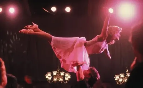 Uno de los momentos más icónicos de “Dirty Dancing”, con Jennifer Grey y Patrick Swayze.