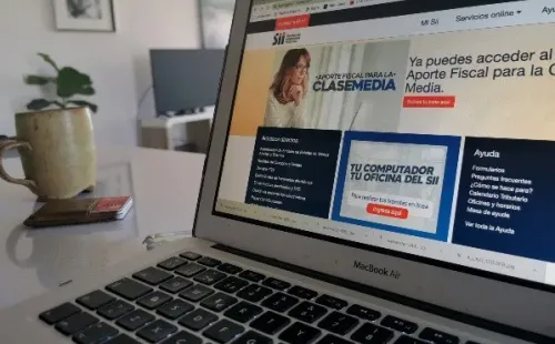 El Servicio de Impuesto permitirá este sábado 8 de agosto que todos aquellos que ingresaron mal sus datos los modifiquen para postular al Bono Clase Media sin problemas. Foto: Agencia Uno