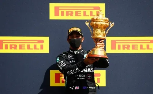 A pesar de terminar con una rueda menos, Lewis Hamilton sigue imparable en su Mercedes y viene de coronarse en el GP de Gran Bretaña. (Foto: Getty)