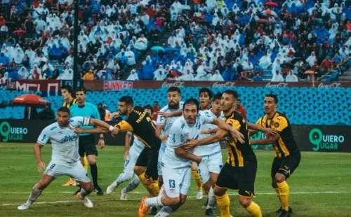 EL domingo se paralizará el futbol. El clásico en Uruguay tendrá a todos pendientes del emocionante futbol charrúa y podrá ser visto en TV desde Chile. (Foto: Archivo)