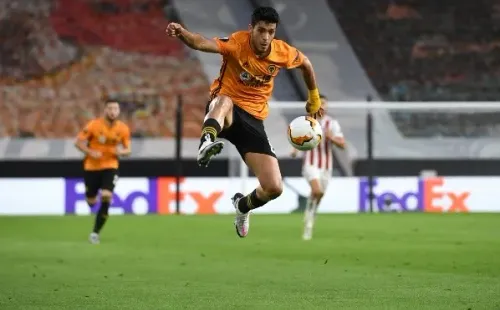 Raúl Jimenez es la gran apuesta ofensiva del Wolverhampton. El mexicano viene de marcar en octavos y será un desafío para Sevilla detenerlo. (Foto: Getty)
