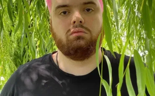 Ibai Llanos con el pelo rosado