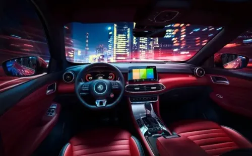 Es espacio interior del nuevo MG HS no sólo alcanza a los pasajeros, sino también al conductor, con butacas deportivas versión Trophy.