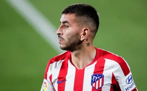 Ángel Correa fue confirmado como uno de los casos positivos por Covid-19, y permanece asintomático en su domicilio.