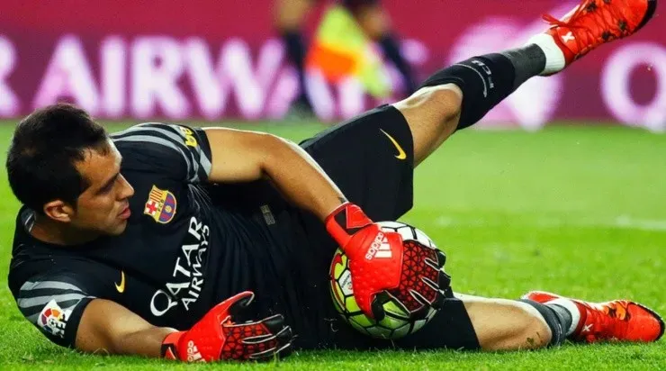 Claudio bravo completará 15 temporadas en el fútbol europeo si se confirma su llegada al Betis de España (Agencia Uno)