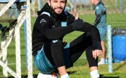 Eugenio Mena se dejó con una gran sonrisa y una notoria barba en el regreso a los entrenamientos tras cinco meses.