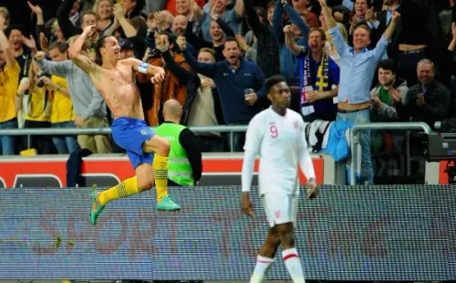 Zlatan celebra su hazaña ante Inglaterra en 2012.