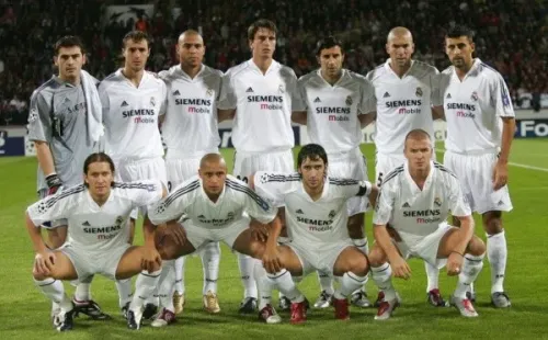 Figo en los Galácticos del Real Madrid, junto a estrellas como Roberto Carlos, Ronaldo, Beckham, Zidane y Ronaldo entre otros.