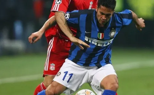 Luis Jiménez contra Liverpool en la Champions.