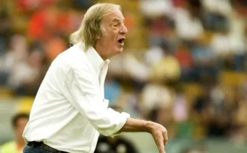 Menotti en la banca de Rosario Central en 2002 (Getty Images)