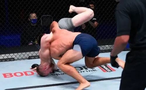 El momento exacto de la terrible dislocación de codo de Joe Pyfer ante Dustin Stoltzfus. Foto: Getty Images