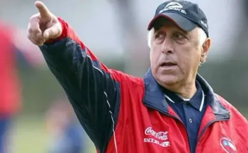 Don Nelson Acosta era el DT de Chile en la Roja que derrotó 3-0 a Brasil.