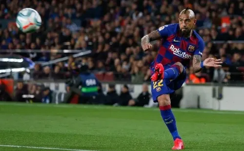 El chileno tiene contrato vigente hasta junio de 2021 en el Barcelona, pero los culé no verían con malos ojos su salida anticipada.