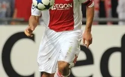 Suárez es un ídolo para el Ajax, donde entre 2007 y 2011 jugó159 partidos oficiales marcando 111 goles.