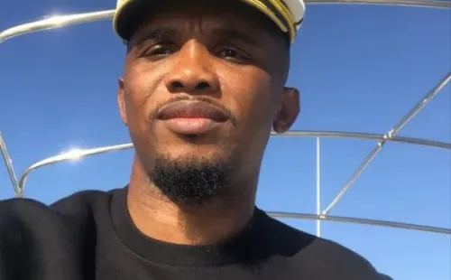 Samuel Eto’o reconoce que el Barcelona está navegando por aguas tormentosas