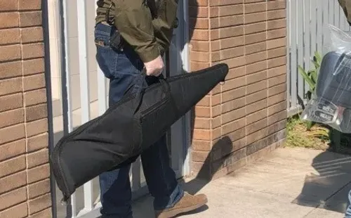 Parte de las armas que encontraron en el departamento de Nano Calderón.